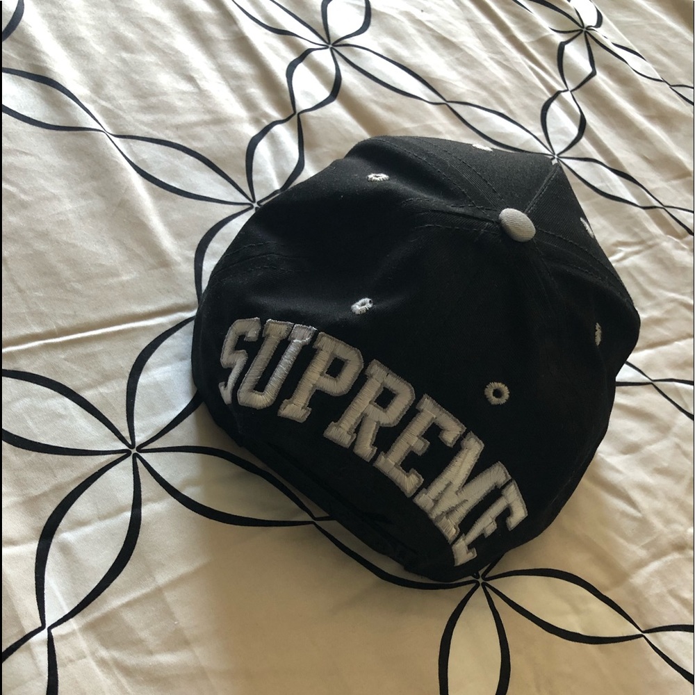Supreme SnapBack hat
